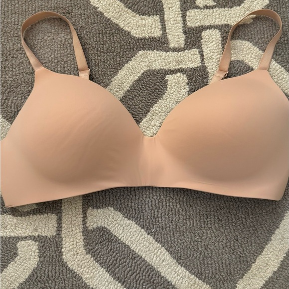 Victoria Secret size 38D tshirt bra nude - Picture 1 of 6